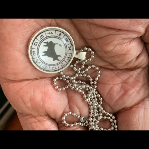 Cabochon Pendant Charm Necklace - Picture 4 of 4